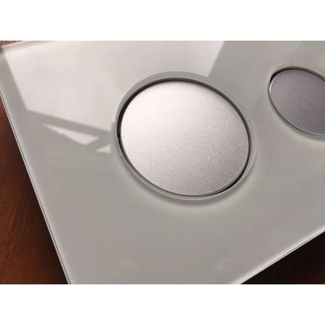 WC vandens nuleidimo mygtukas TECEloop stikliniu paviršiumi ir plastikiniais klavišais 1 WC vandens nuleidimo mygtukas TECEloop stikliniu paviršiumi ir plastikiniais klavišais 1